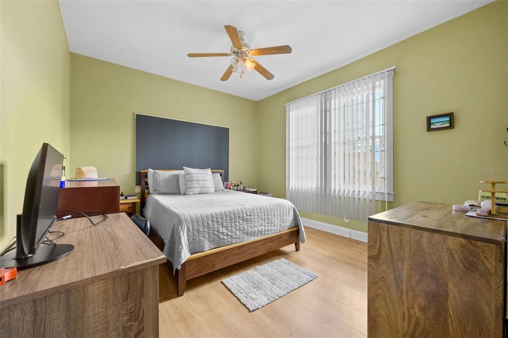 合同活跃: $369,900 (3 贝兹, 2 浴室, 1440 平方英尺)