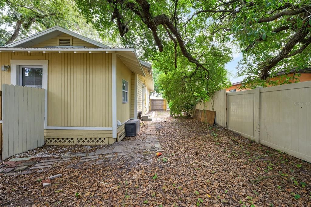 合同活跃: $369,900 (3 贝兹, 2 浴室, 1440 平方英尺)