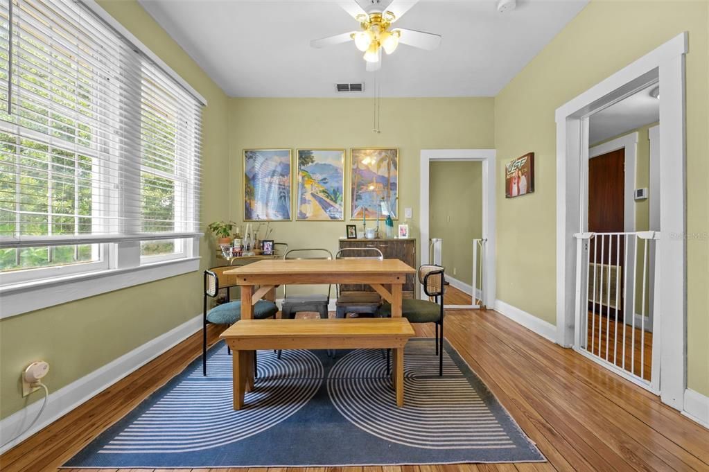 合同活跃: $369,900 (3 贝兹, 2 浴室, 1440 平方英尺)