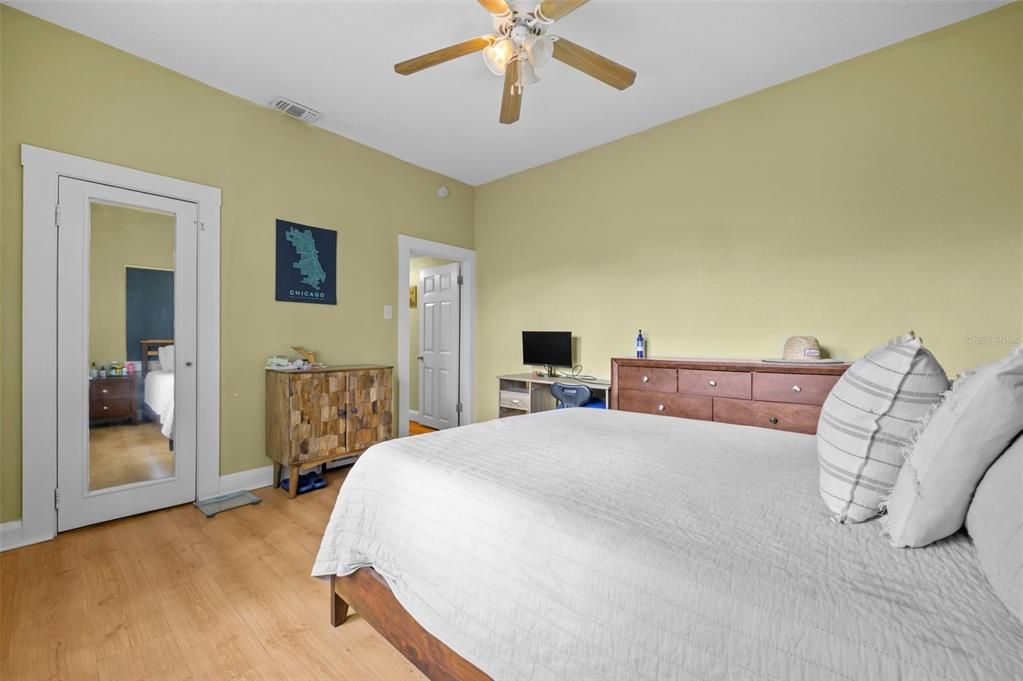 合同活跃: $369,900 (3 贝兹, 2 浴室, 1440 平方英尺)