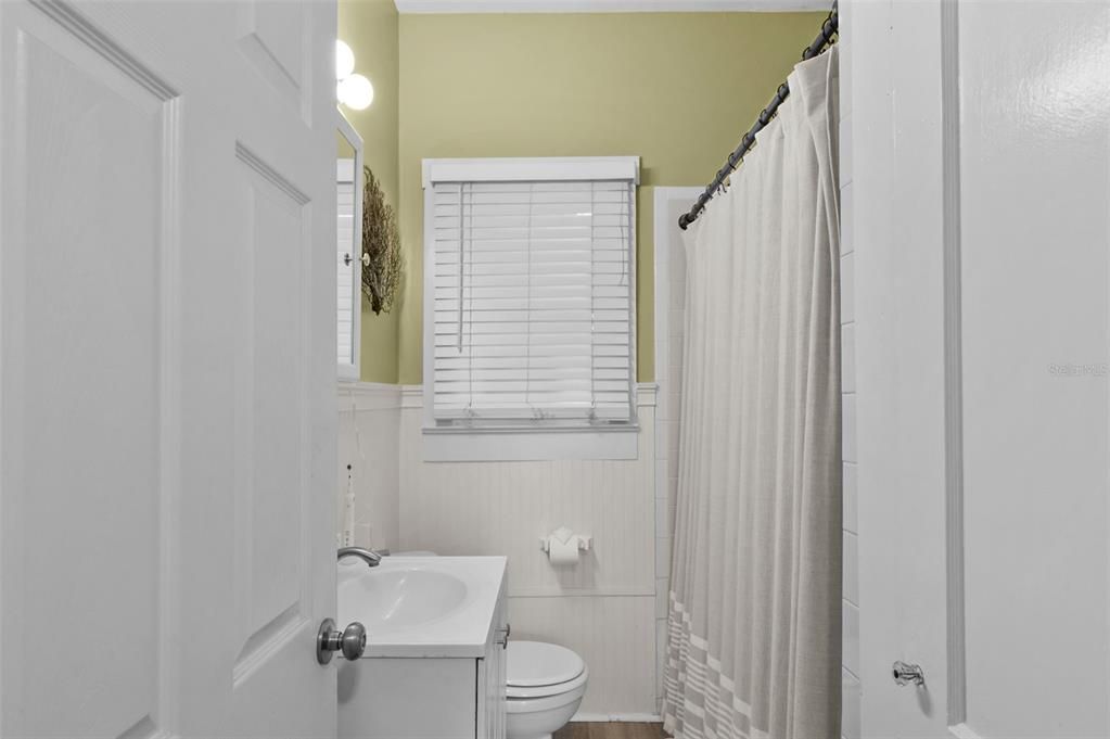 合同活跃: $369,900 (3 贝兹, 2 浴室, 1440 平方英尺)