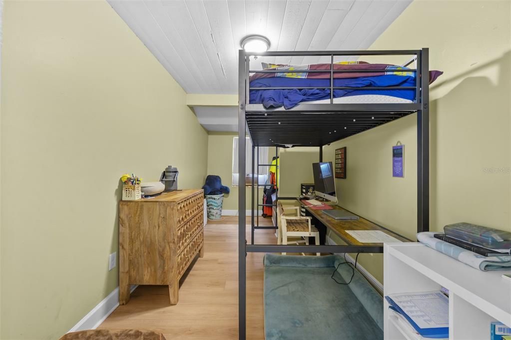 合同活跃: $369,900 (3 贝兹, 2 浴室, 1440 平方英尺)