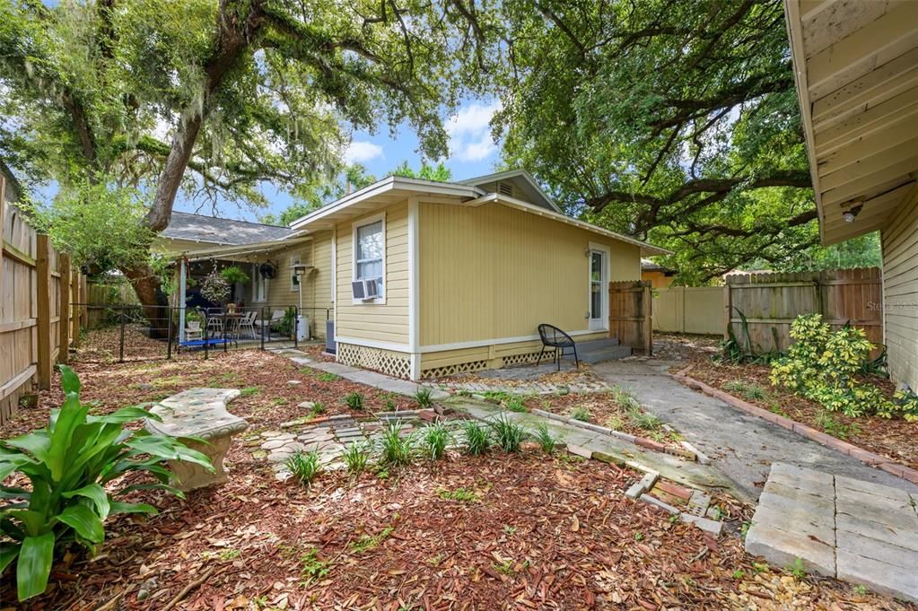 合同活跃: $369,900 (3 贝兹, 2 浴室, 1440 平方英尺)