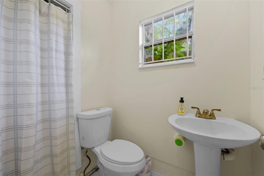 合同活跃: $369,900 (3 贝兹, 2 浴室, 1440 平方英尺)