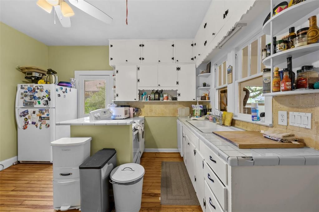 合同活跃: $369,900 (3 贝兹, 2 浴室, 1440 平方英尺)