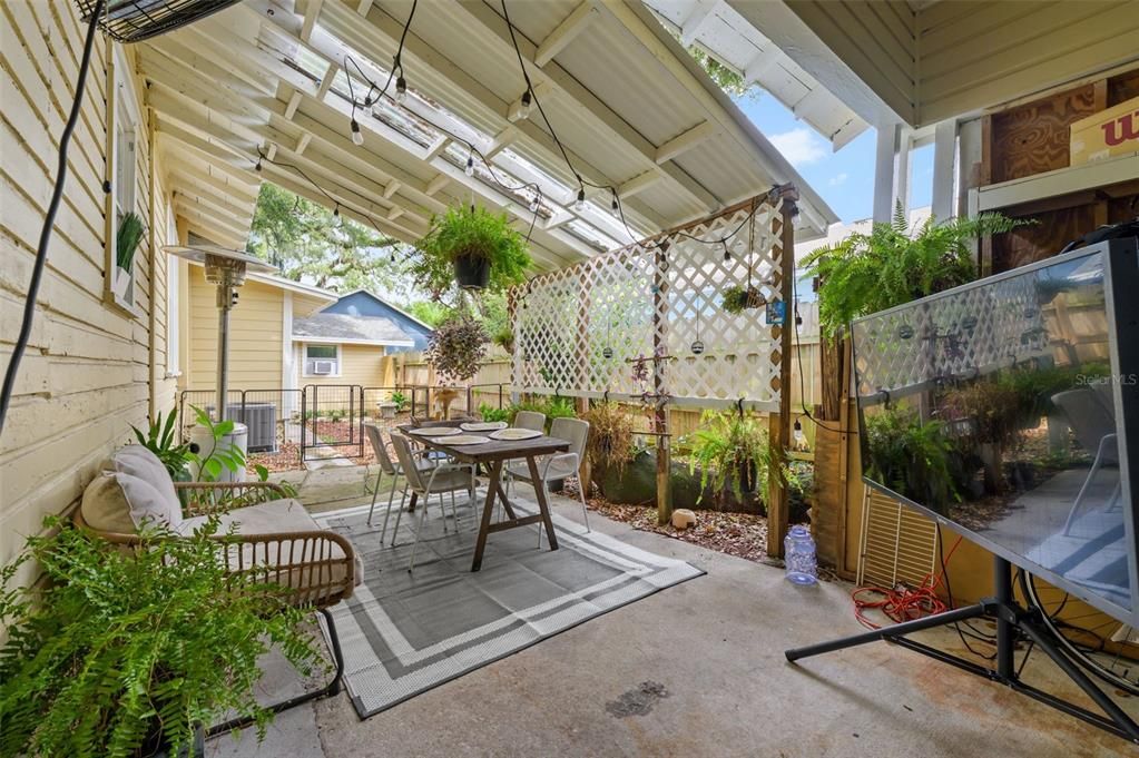 合同活跃: $369,900 (3 贝兹, 2 浴室, 1440 平方英尺)