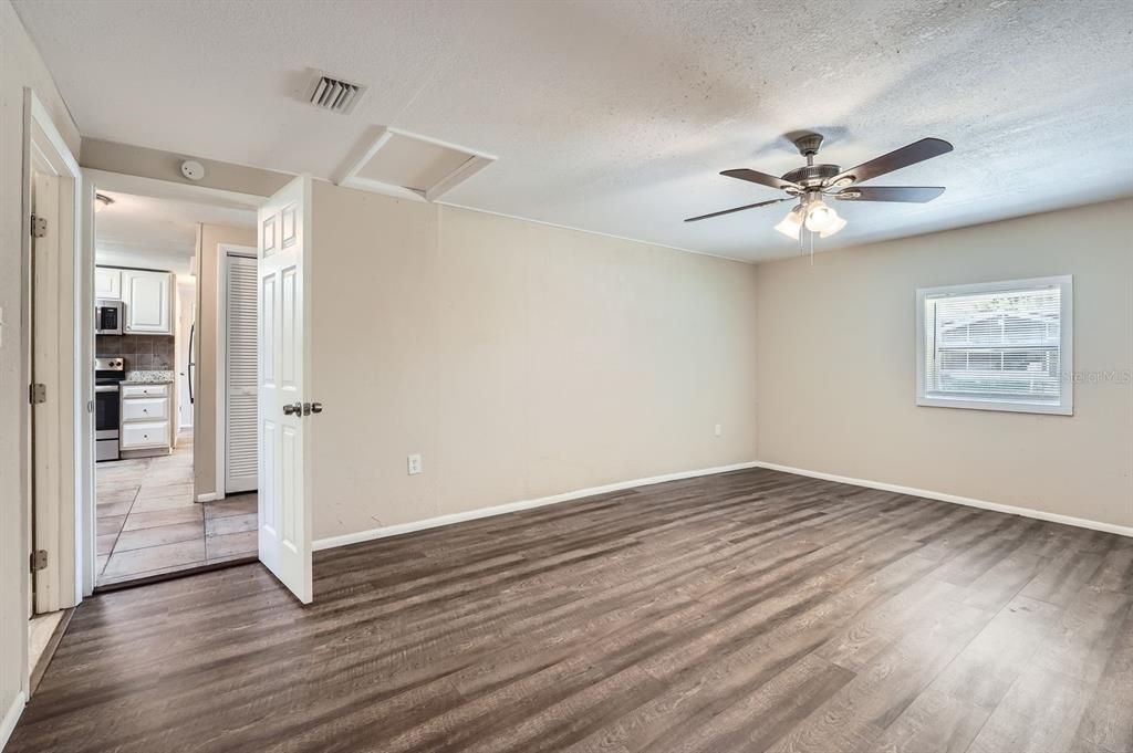 For Sale: $265,000 (3 beds, 1 baths, 1289 Square Feet)