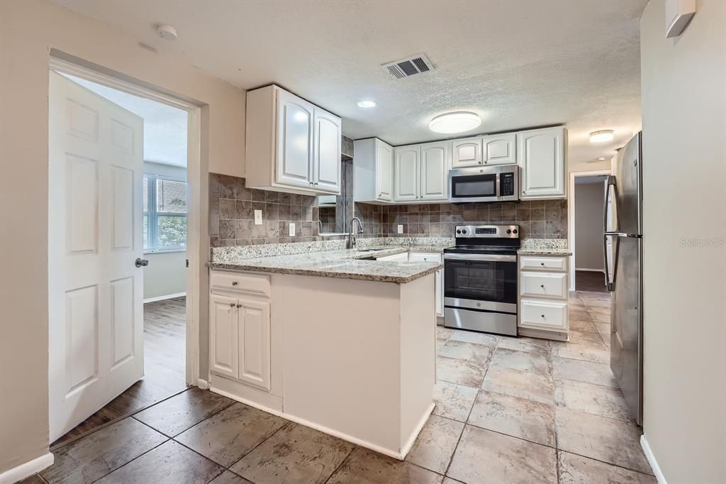 For Sale: $265,000 (3 beds, 1 baths, 1289 Square Feet)