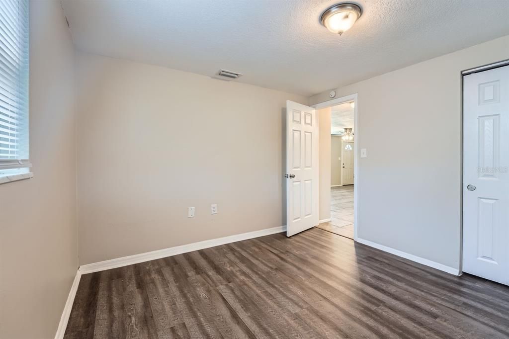 For Sale: $265,000 (3 beds, 1 baths, 1289 Square Feet)