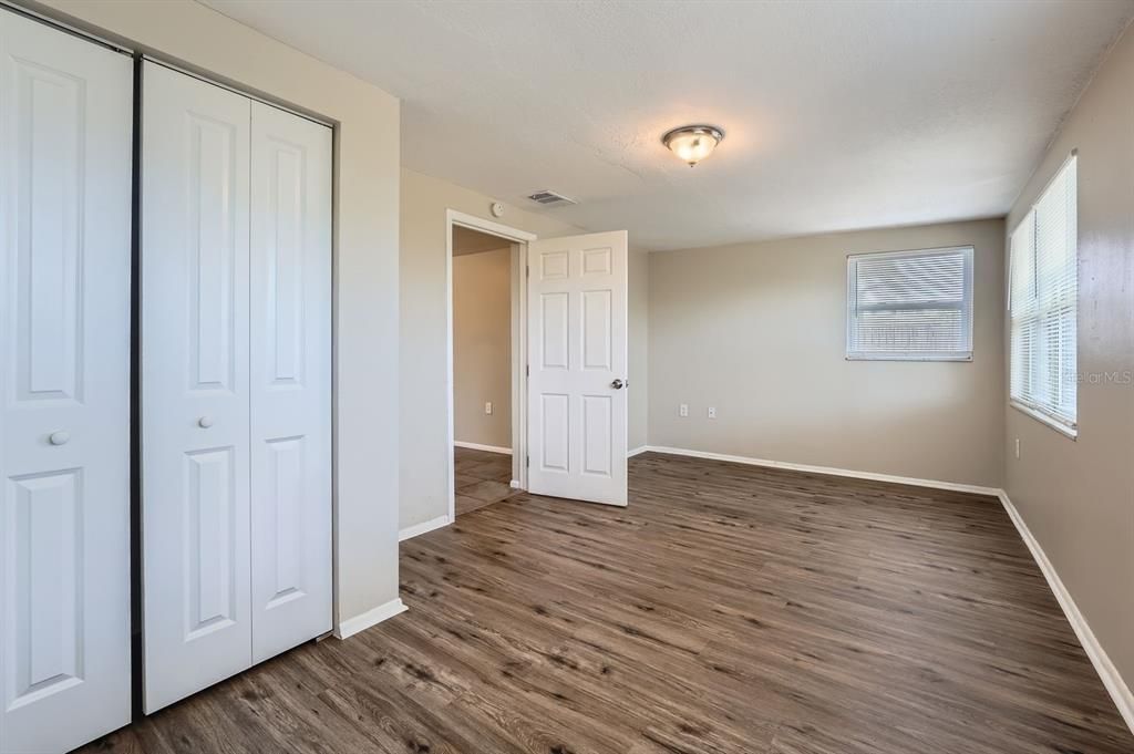 For Sale: $265,000 (3 beds, 1 baths, 1289 Square Feet)