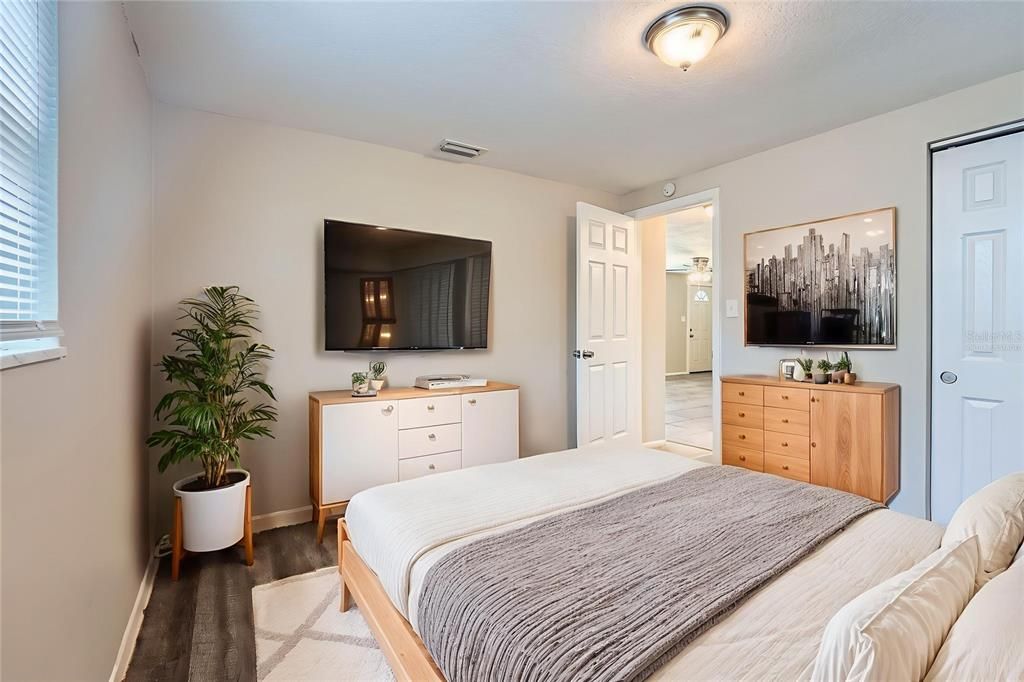 For Sale: $265,000 (3 beds, 1 baths, 1289 Square Feet)