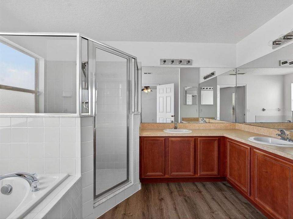 待售: $324,900 (4 贝兹, 2 浴室, 2162 平方英尺)