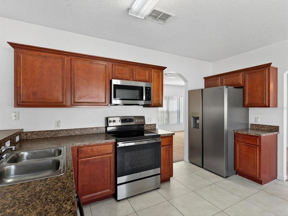 待售: $324,900 (4 贝兹, 2 浴室, 2162 平方英尺)