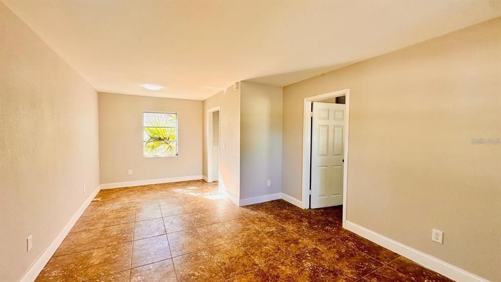 En Renta: $875 (1 camas, 1 baños, 6205 Pies cuadrados)