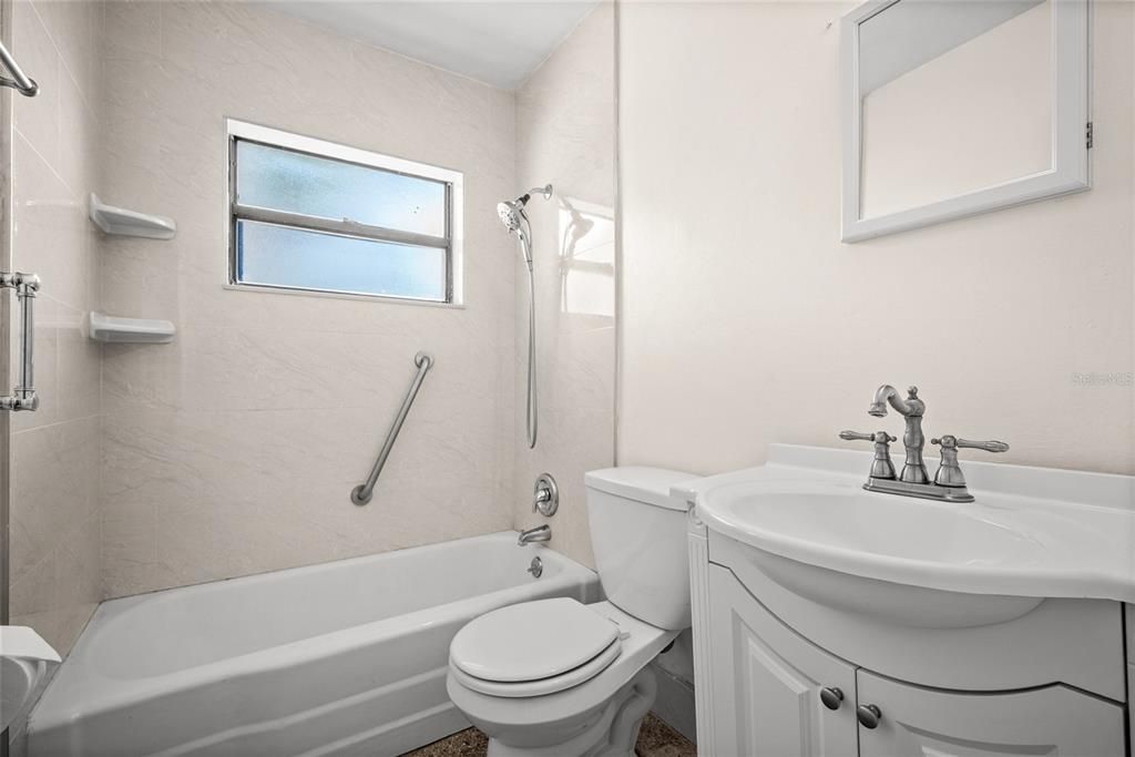 En Venta: $319,000 (4 camas, 2 baños, 1257 Pies cuadrados)