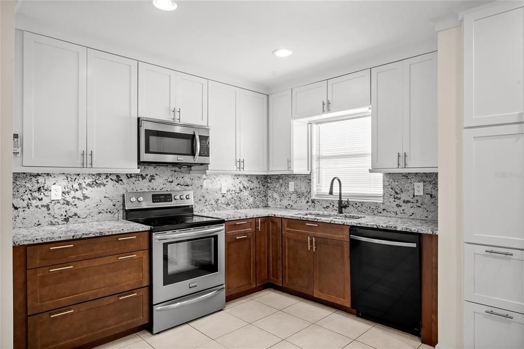 En Venta: $319,000 (4 camas, 2 baños, 1257 Pies cuadrados)