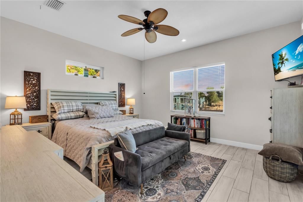 En Venta: $1,150,000 (4 camas, 3 baños, 2498 Pies cuadrados)