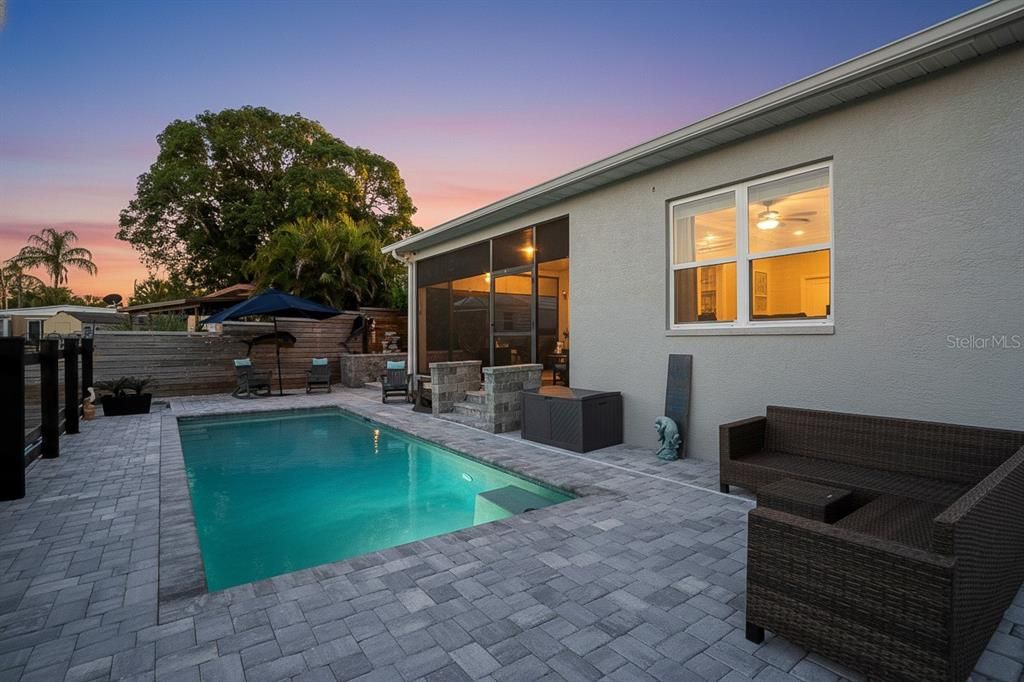 En Venta: $1,150,000 (4 camas, 3 baños, 2498 Pies cuadrados)