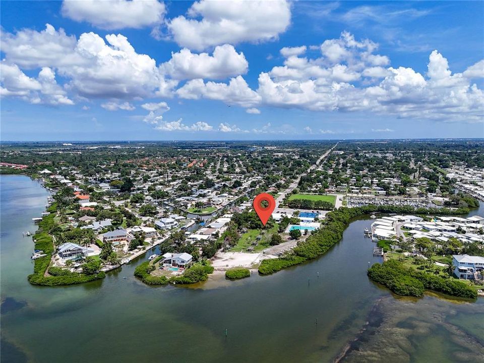 En Venta: $1,150,000 (4 camas, 3 baños, 2498 Pies cuadrados)