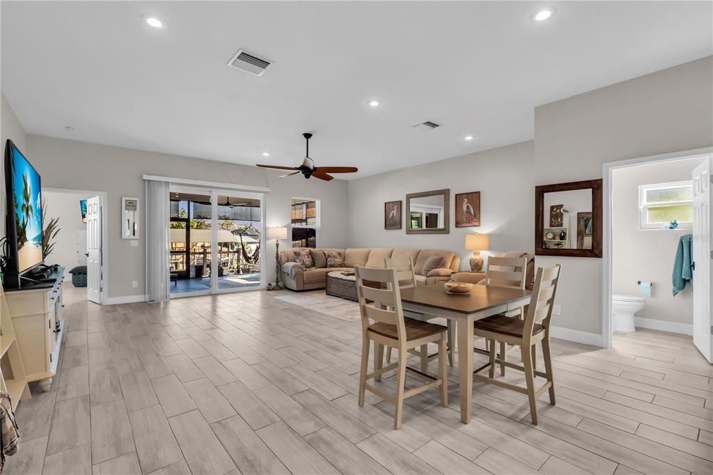 En Venta: $1,150,000 (4 camas, 3 baños, 2498 Pies cuadrados)