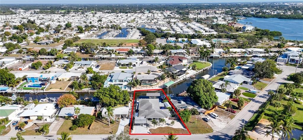 En Venta: $1,150,000 (4 camas, 3 baños, 2498 Pies cuadrados)