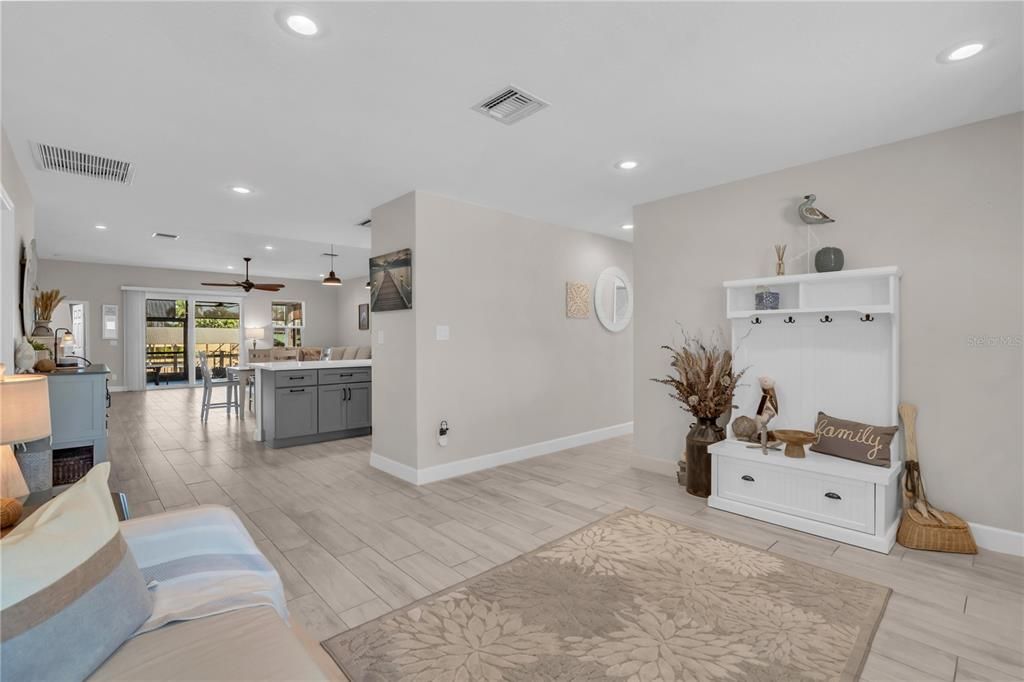 En Venta: $1,150,000 (4 camas, 3 baños, 2498 Pies cuadrados)