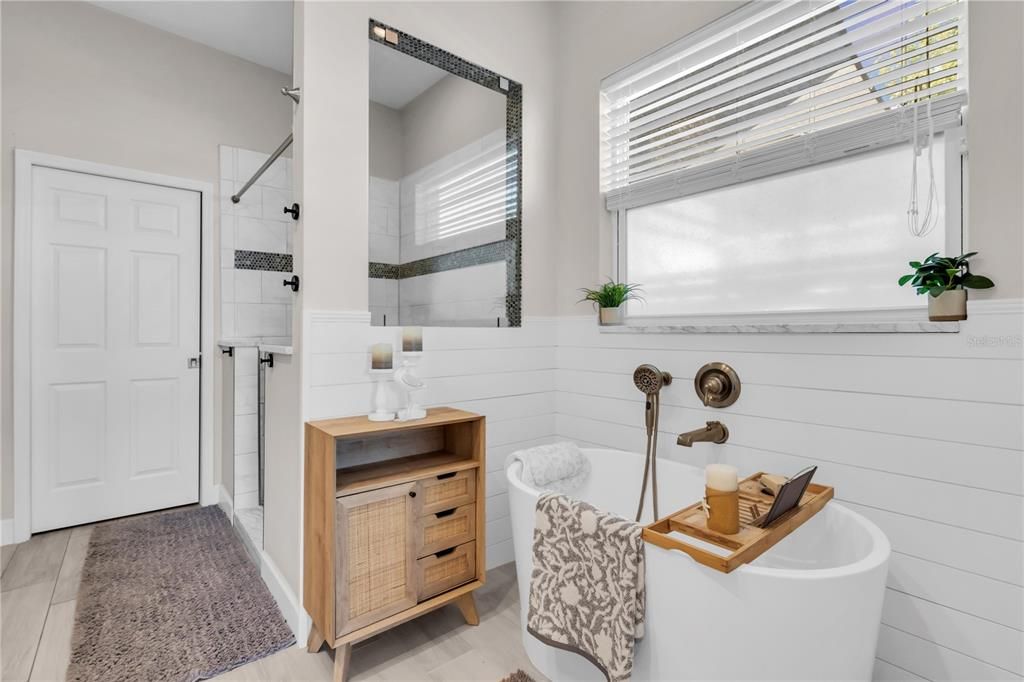 En Venta: $1,150,000 (4 camas, 3 baños, 2498 Pies cuadrados)