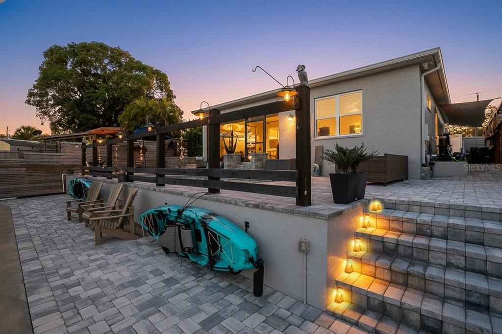 En Venta: $1,150,000 (4 camas, 3 baños, 2498 Pies cuadrados)