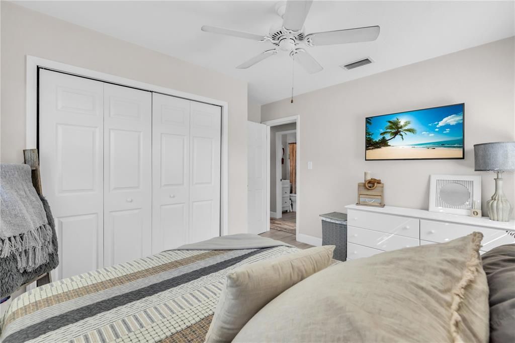 En Venta: $1,150,000 (4 camas, 3 baños, 2498 Pies cuadrados)