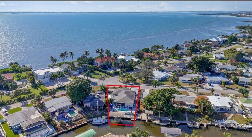 En Venta: $1,150,000 (4 camas, 3 baños, 2498 Pies cuadrados)