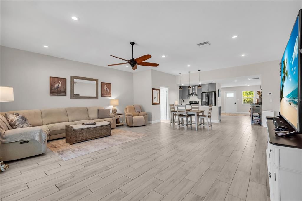 En Venta: $1,150,000 (4 camas, 3 baños, 2498 Pies cuadrados)