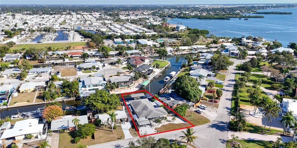 En Venta: $1,150,000 (4 camas, 3 baños, 2498 Pies cuadrados)