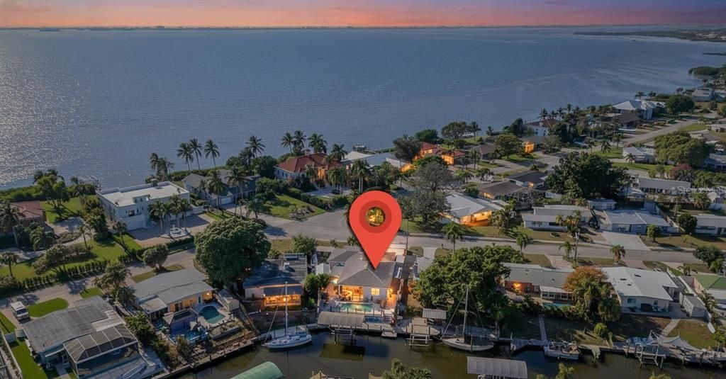 En Venta: $1,150,000 (4 camas, 3 baños, 2498 Pies cuadrados)