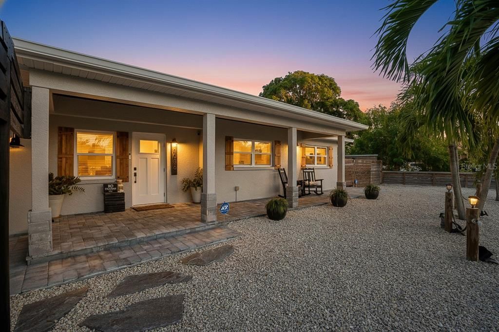 En Venta: $1,150,000 (4 camas, 3 baños, 2498 Pies cuadrados)