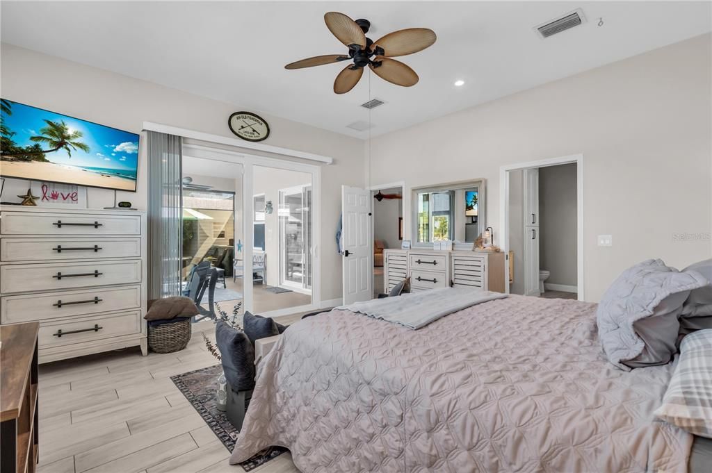 En Venta: $1,150,000 (4 camas, 3 baños, 2498 Pies cuadrados)