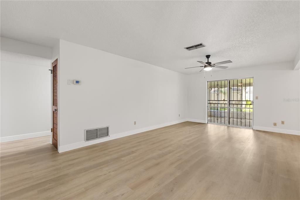 For Rent: $2,800 (5 beds, 3 baths, 1945 Square Feet)