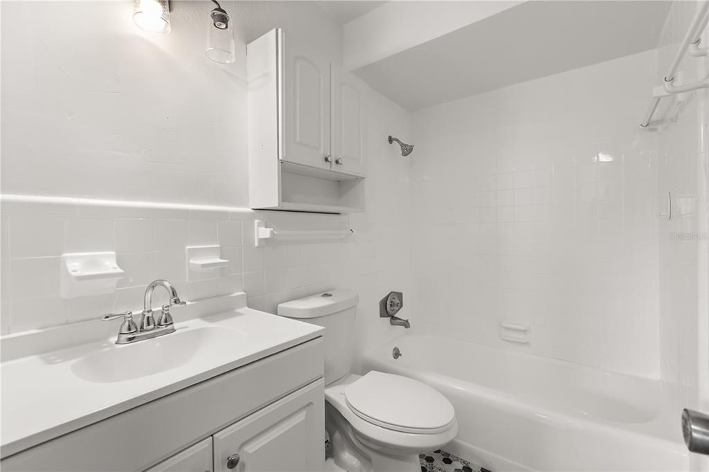 For Rent: $2,800 (5 beds, 3 baths, 1945 Square Feet)