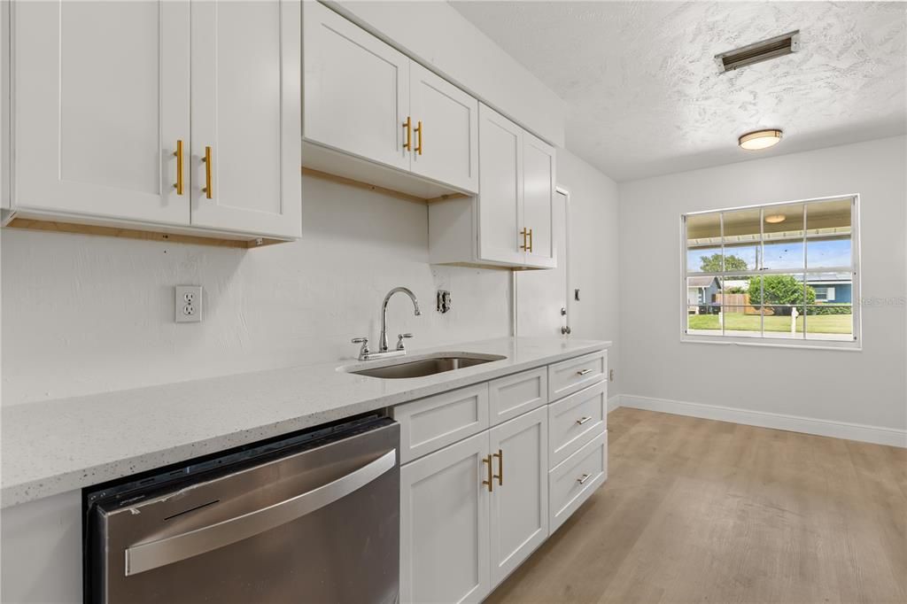 For Rent: $2,800 (5 beds, 3 baths, 1945 Square Feet)