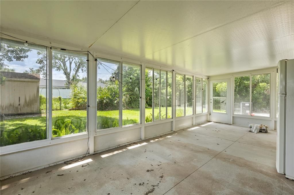 For Rent: $2,800 (5 beds, 3 baths, 1945 Square Feet)