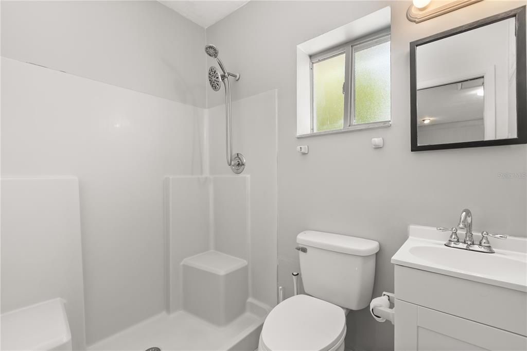 For Rent: $2,800 (5 beds, 3 baths, 1945 Square Feet)