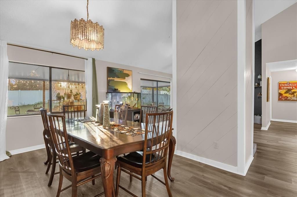 На продажу: $399,900 (3 спален, 2 ванн, 1766 Квадратных фут)