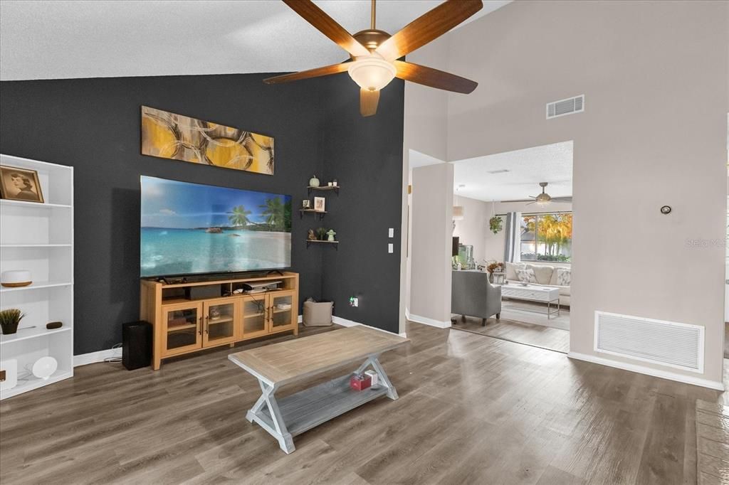 На продажу: $399,900 (3 спален, 2 ванн, 1766 Квадратных фут)