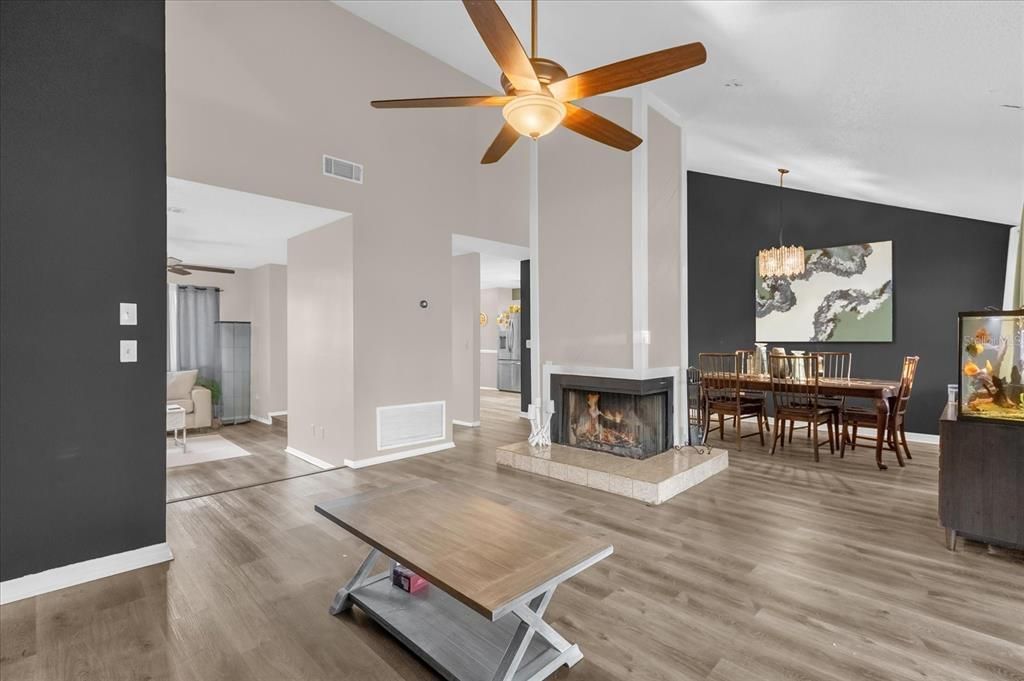 На продажу: $399,900 (3 спален, 2 ванн, 1766 Квадратных фут)