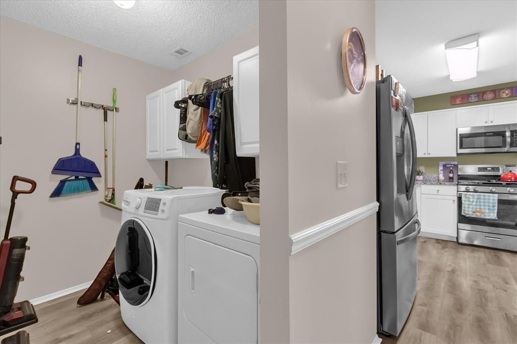 На продажу: $399,900 (3 спален, 2 ванн, 1766 Квадратных фут)