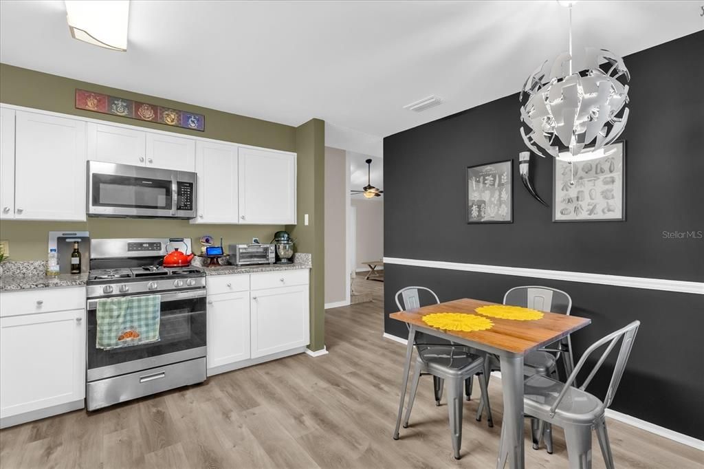 На продажу: $399,900 (3 спален, 2 ванн, 1766 Квадратных фут)