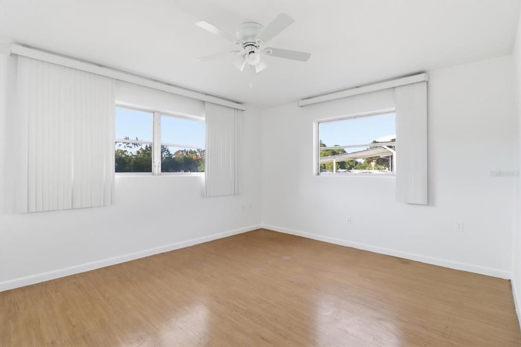 出租: $1,450 (2 贝兹, 1 浴室, 1076 平方英尺)