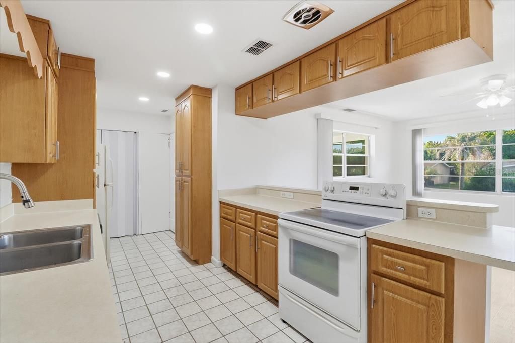 出租: $1,450 (2 贝兹, 1 浴室, 1076 平方英尺)