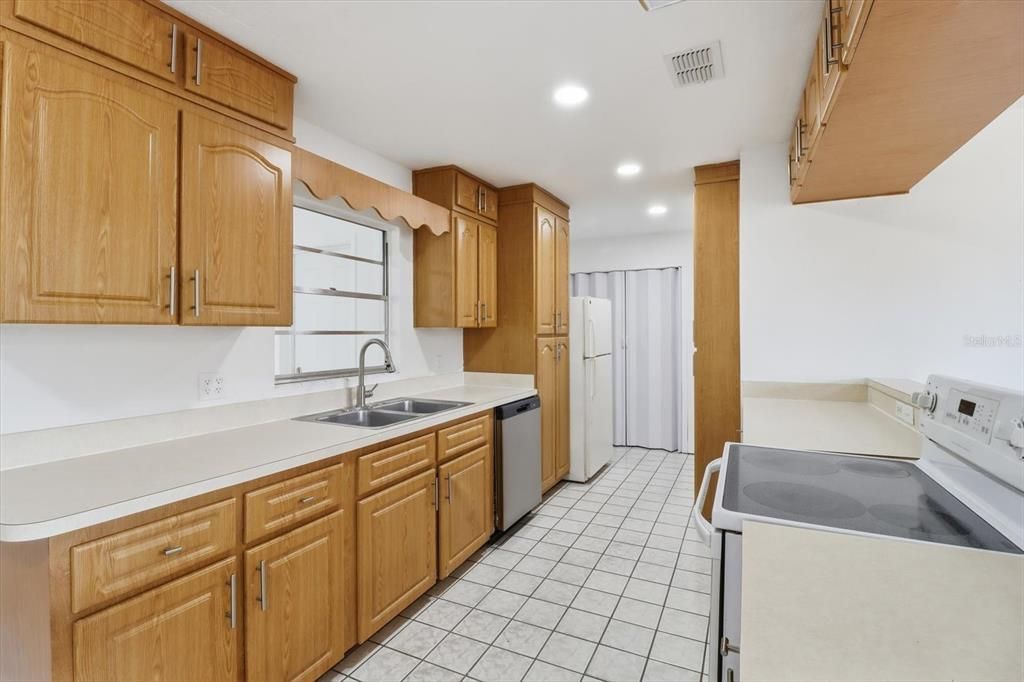 出租: $1,450 (2 贝兹, 1 浴室, 1076 平方英尺)