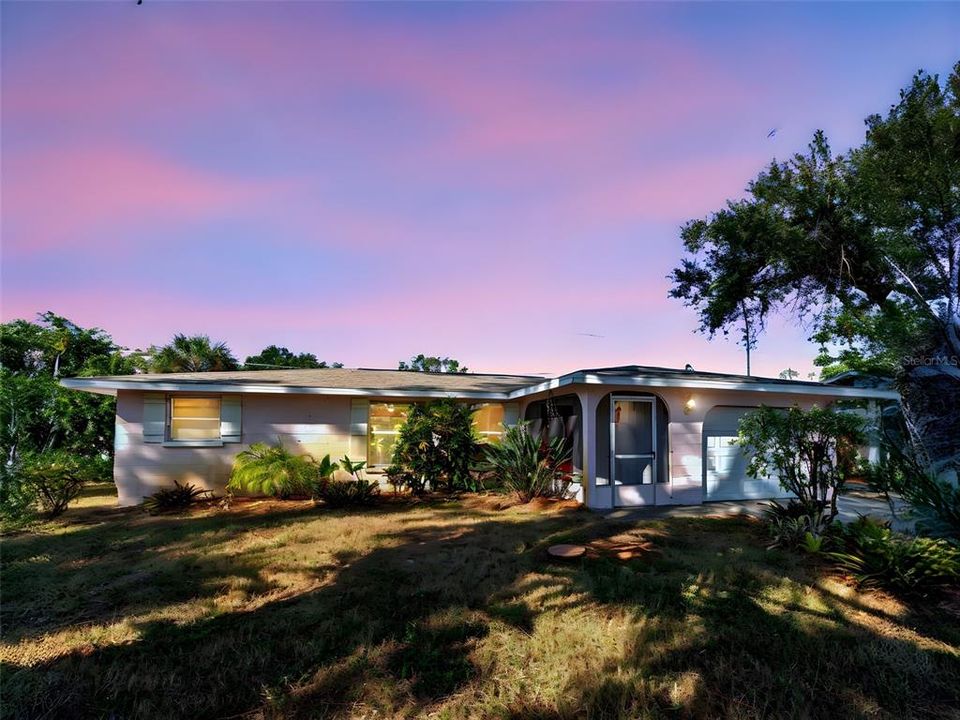 Activo con contrato: $249,000 (2 camas, 2 baños, 1150 Pies cuadrados)