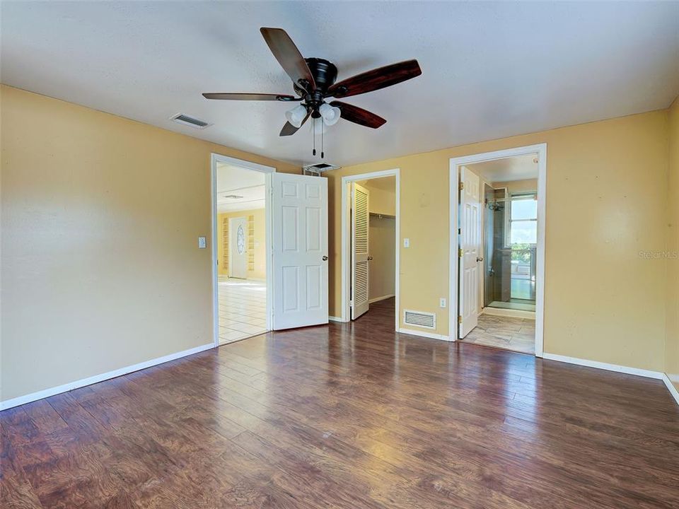 Activo con contrato: $249,000 (2 camas, 2 baños, 1150 Pies cuadrados)